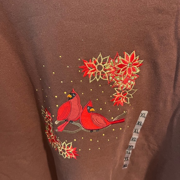 Holiday sweatshirt - Picture 2 of 5